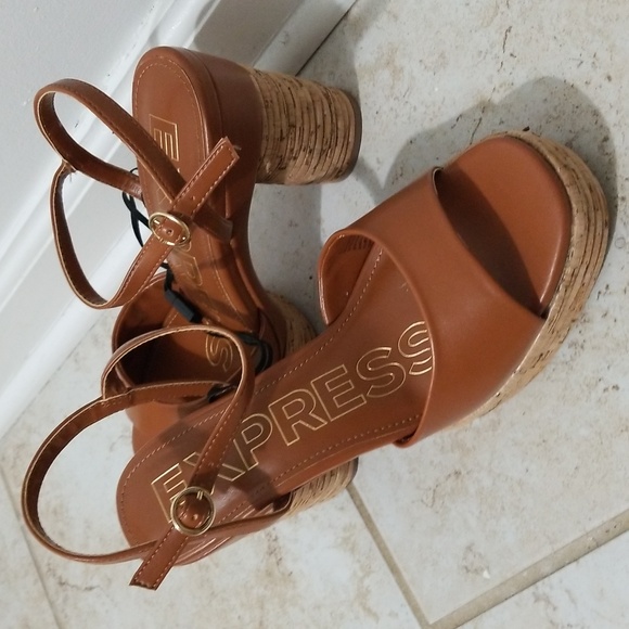 Wedge Heels - Picture 3 of 4